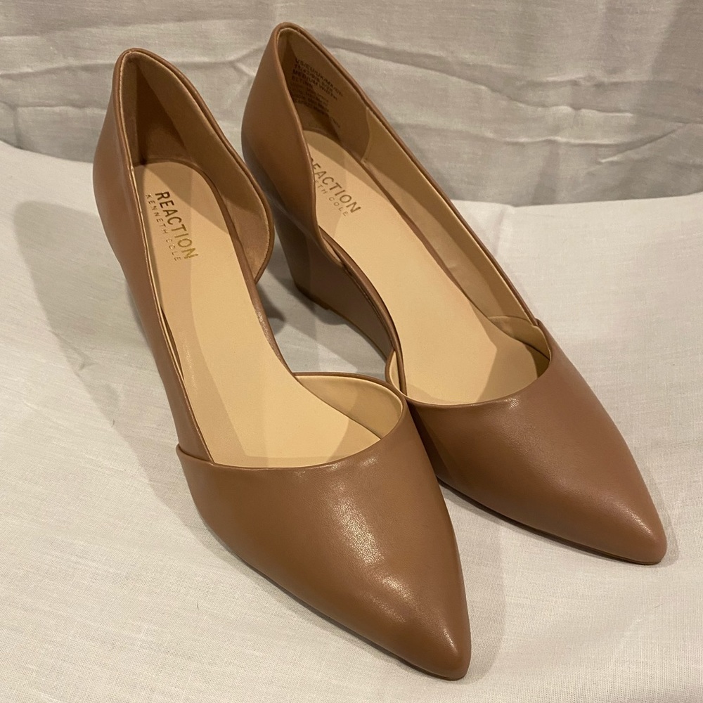 NWOT Kenneth Cole Reaction Nude Wedge Pumps Sz 11